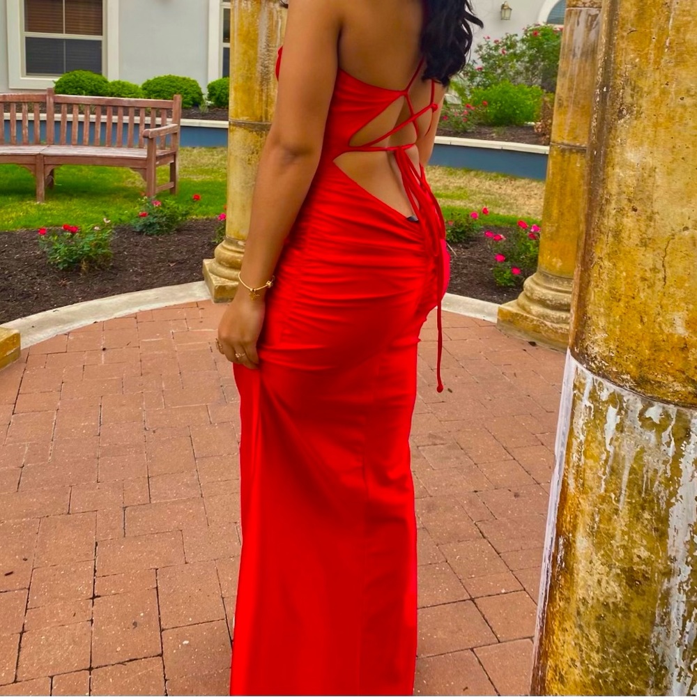 Red prom dress size 9/10 which is equivalent to a large. Only worn once !
